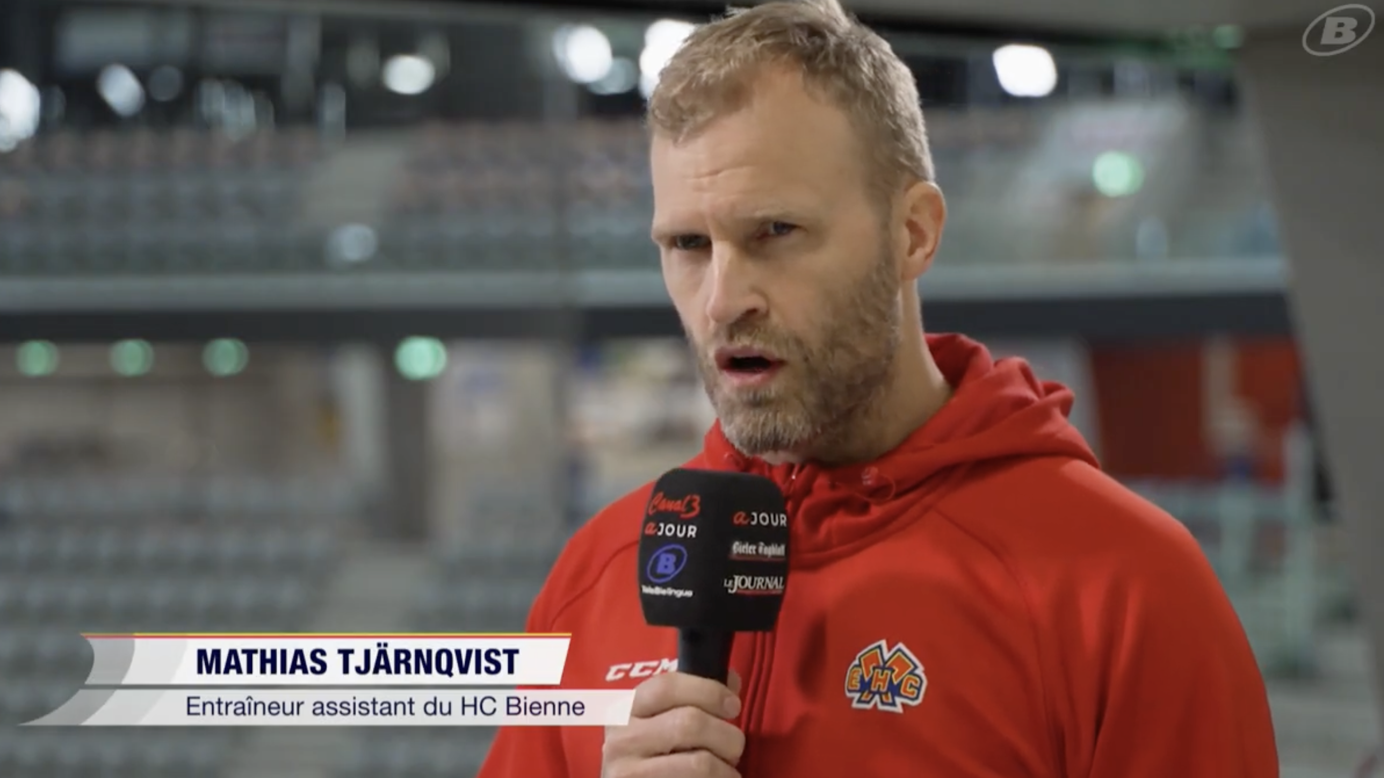L'entraineur adjoint du HC Bienne Mathias Tjärnqvist à l'interview